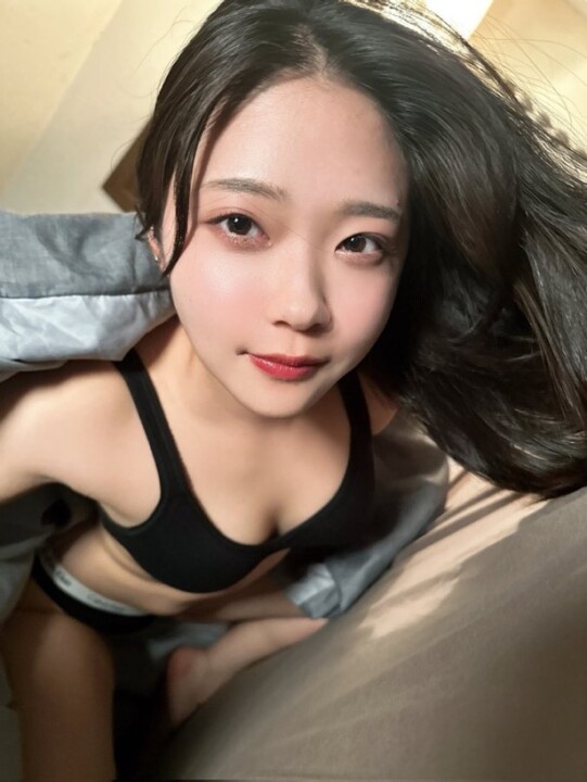 AV女優さん、イラマチオされて水死体みたいになる