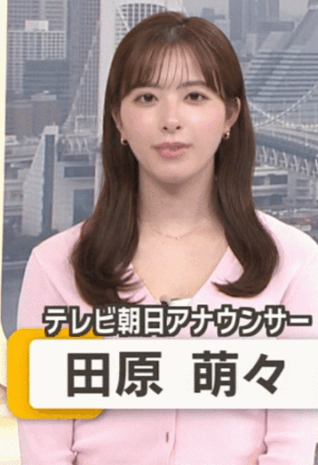 【画像】女子アナ、朝から胸の谷間を見せつける
