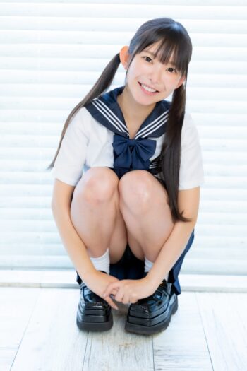 童顔Fカップグラドル・長澤茉里奈、30歳セーラー服姿に反響「中学校に入学ですか？」「全然違和感ない」