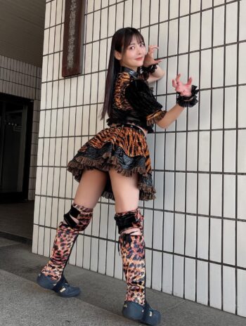 【画像】この美少女が立ちバックポーズとって誘惑してきたら？