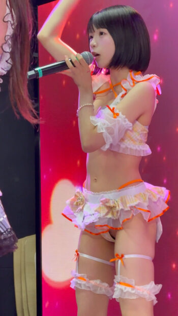 【動画】最近の地下アイドルさん、ドエロい衣装で踊ってしまう