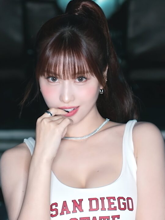【画像】TWICE・モモ(30)、またしてもエチエチボデーを披露wwwwwwwwww