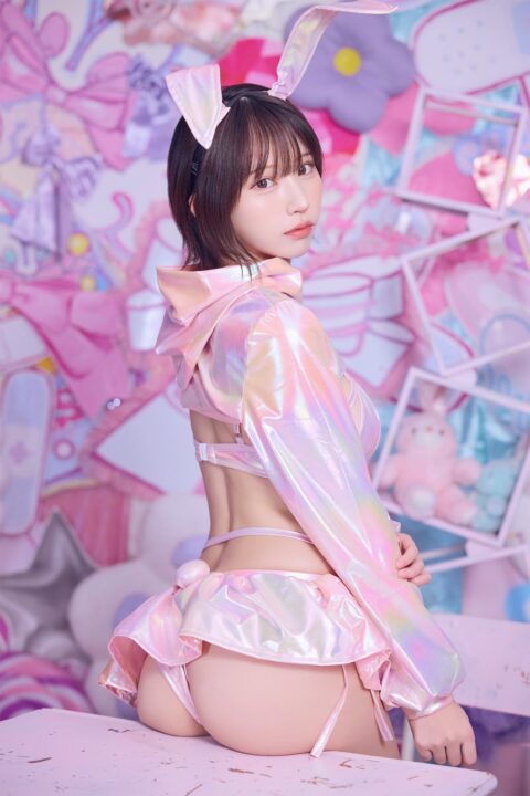 【画像】えなこ、ほぼお尻丸出しでオススメのお尻ケア用品を紹介する