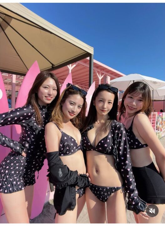 【芸能】35歳・板野友美 大胆なビキニ姿を披露し騒然 「子どもいるの？」「露出は控えた方が…」「水着姿、素敵」