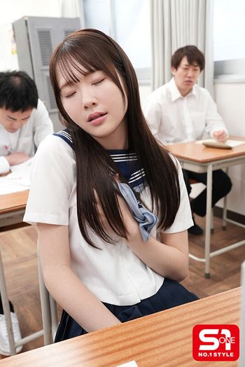 授業中ですら隠れオナニーする思春期ドバドバ性ホルモン少女から毎日校内でこっそりハメられちゃう同級生の僕。 白上咲花