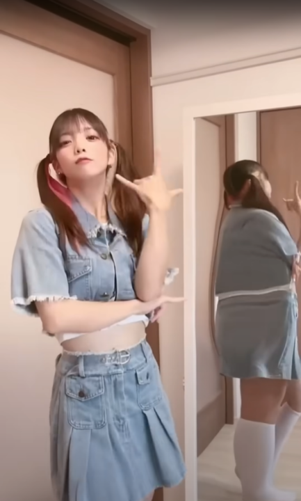 【画像あり】この美少女がしてるポーズ、実はグワシだったりする？
