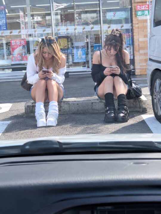 【画像】ギャルのパンチラ