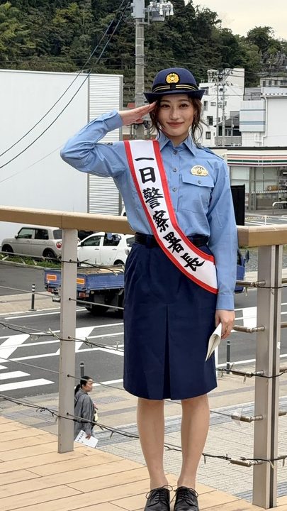 【画像】佐々木莉佳子の婦人警官姿ｗｗｗｗｗｗｗｗｗｗｗｗｗ